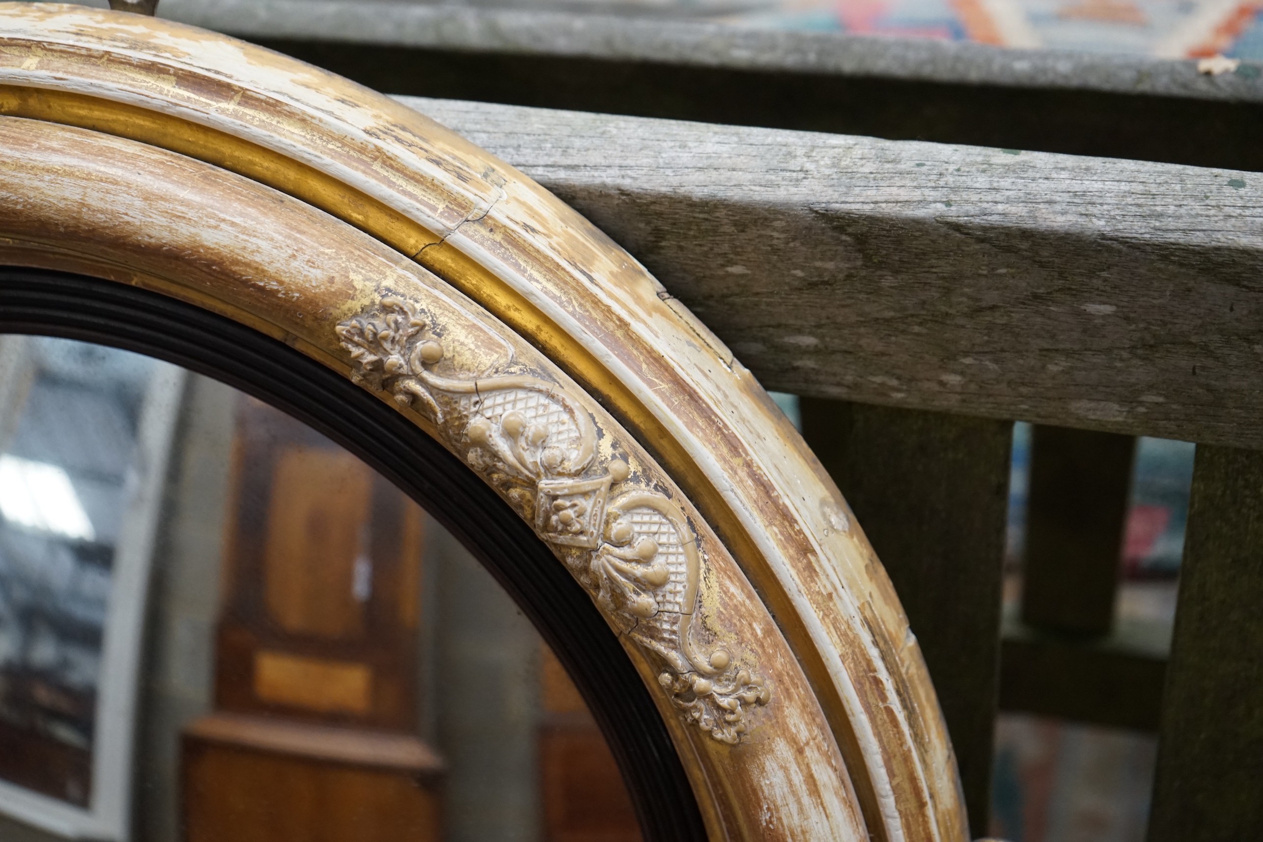 A Regency circular giltwood and gesso convex wall mirror, diameter 54cm
